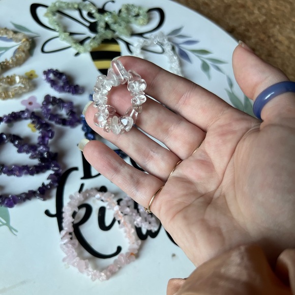 Set of 8 bracelets and 10 rings Natural Crystal Chakra Gemstone Crystal Chip. - Picture 16 of 17